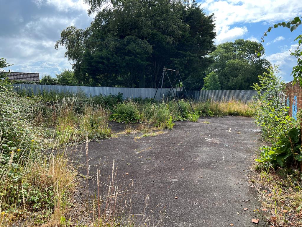 Lot: 115 - FREEHOLD LAND - Freehold Land for Sale in Cowes, Isle of Wight